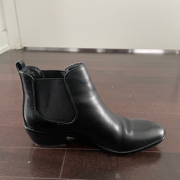 Black Sam Edelman Chelsea Boots - Picture 3 of 3